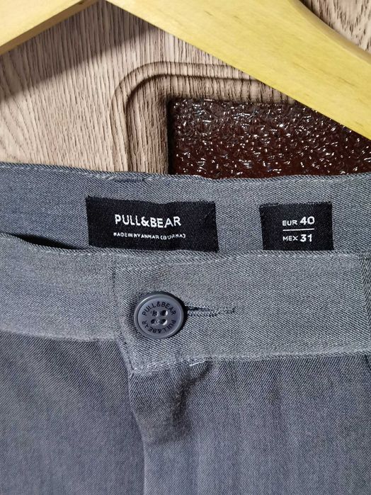 Pantaloni Chino Pull & Bear Gri cu Dungi Laterale Model Deosebit