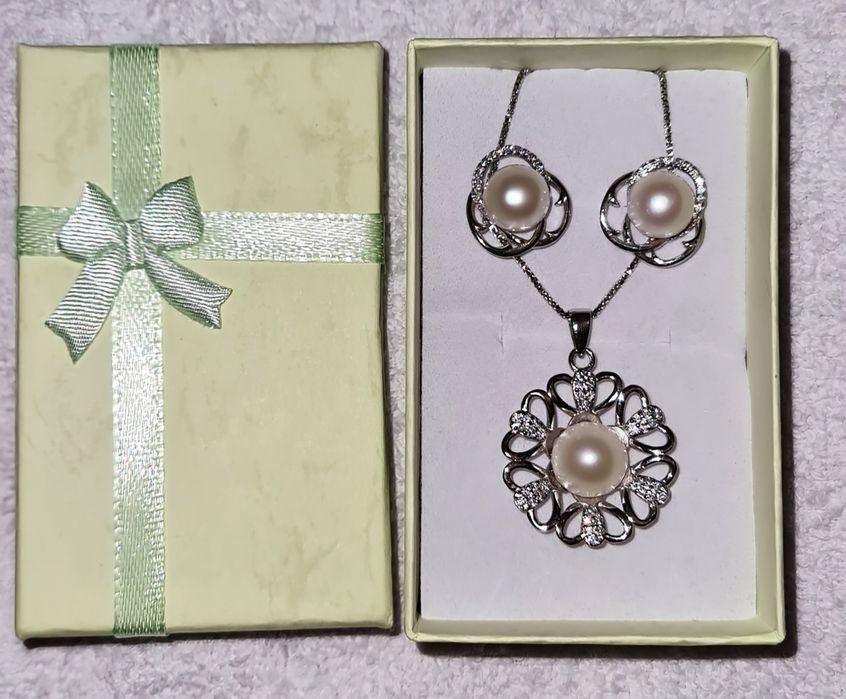 Сребърен комплект от естествени перли