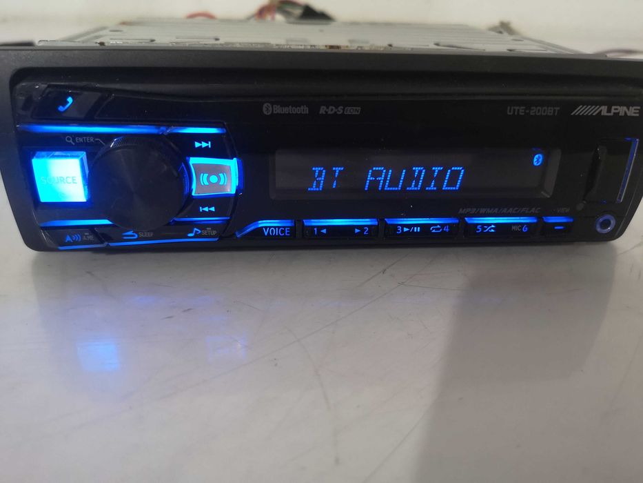 Радио за кола CD - Alpine UTE-200BT / 4 X 50 W