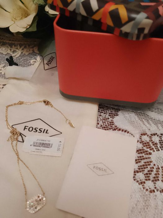 Fossil дамски колие със седеф и кристали