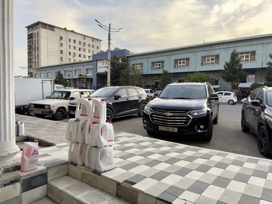 Магазин 100 кв, 1 этаж. На против Эркинсавдо. САМАРКАНД.