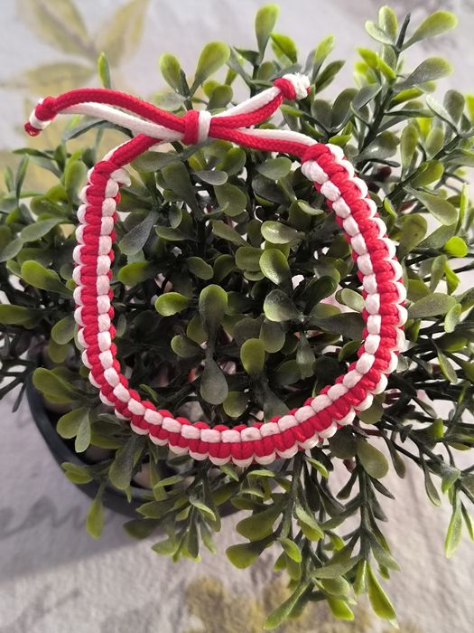 Мартеници на едро