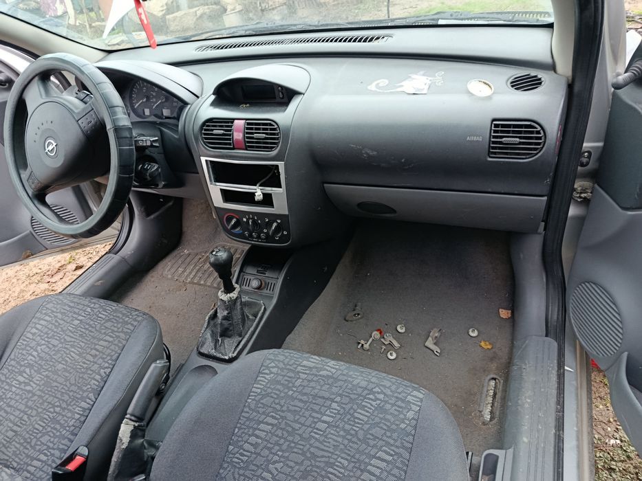 Продава се на Части Opel Corsa C 1.2 бензин