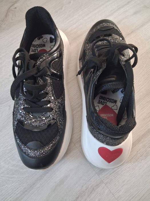 Adidași Moschino