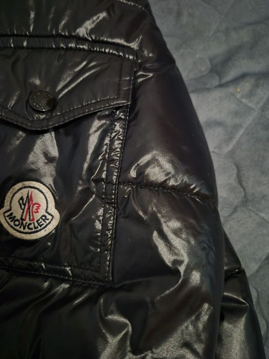Vand geaca moncler originala cu scanare logo nfc