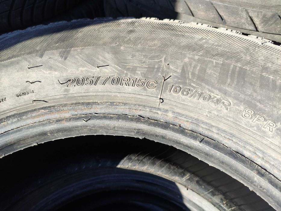 2бр Зимни гуми за бус 205 70 15 C - Lassa