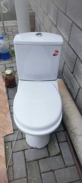 Унитаз продаётся