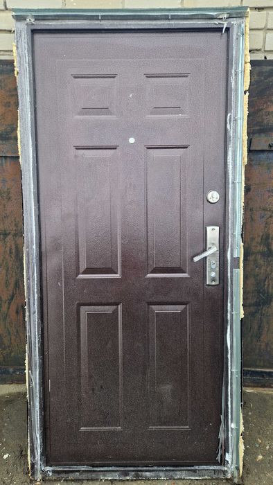 Дверь входная продается
