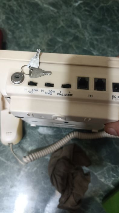 Телефон белый б.у