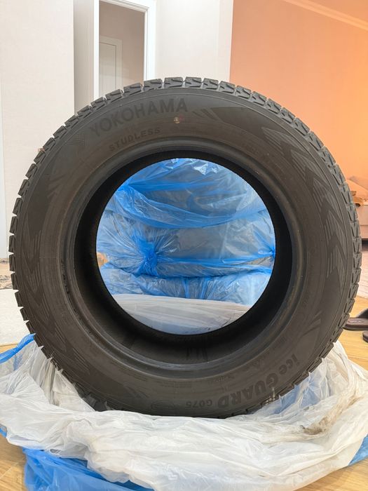 Комплект зимних шин Yokohama iceGUARD G075 235/60 R18.