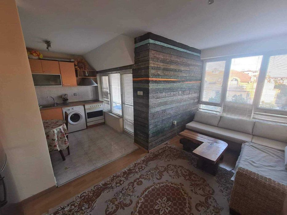 Дава се под наем Двустаен апартамент в Бургас, Център - 50 кв.м за 204 € - Снимка #2