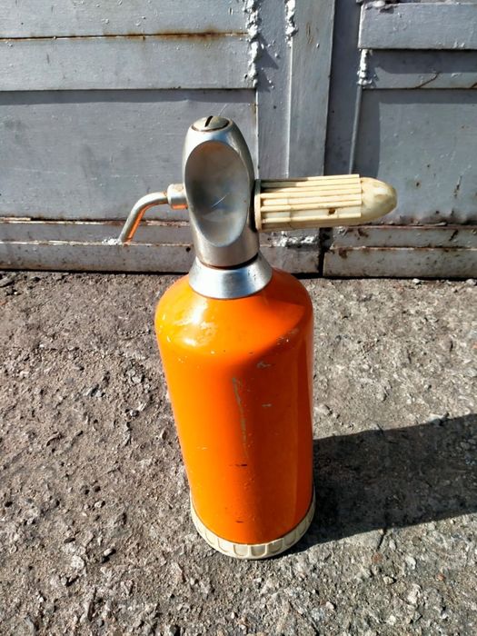 Сифон для газированных напитков.