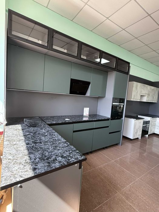 Продам Кухонный гарнитур МиФ “Техно-6” (угловой)