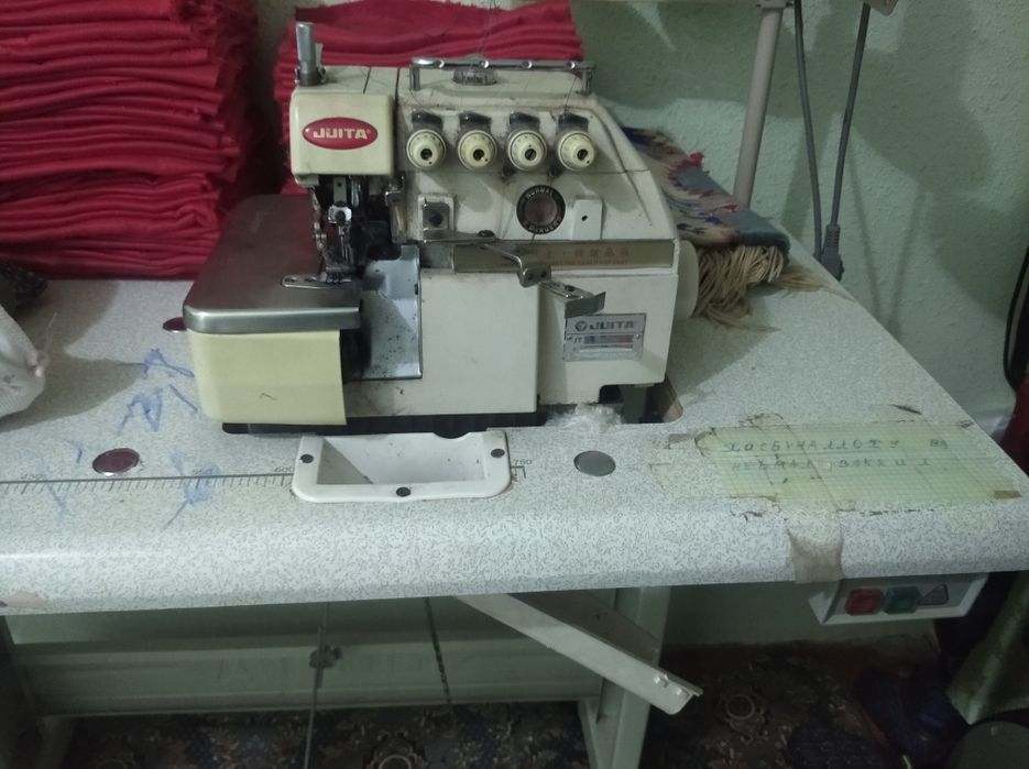 Tikuv mashinasi averlok