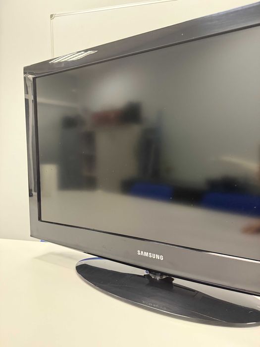 Samsung LE32D403E2W, 32", HD Ready – работещ телевизор с дистанционно