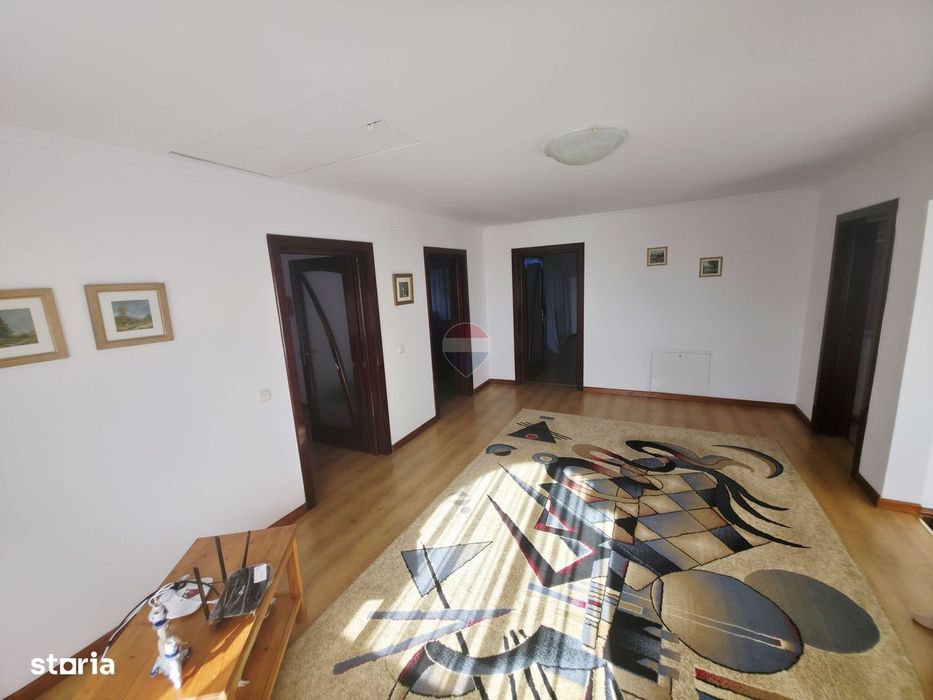 Casă / Vilă cu 5 camere de vânzare