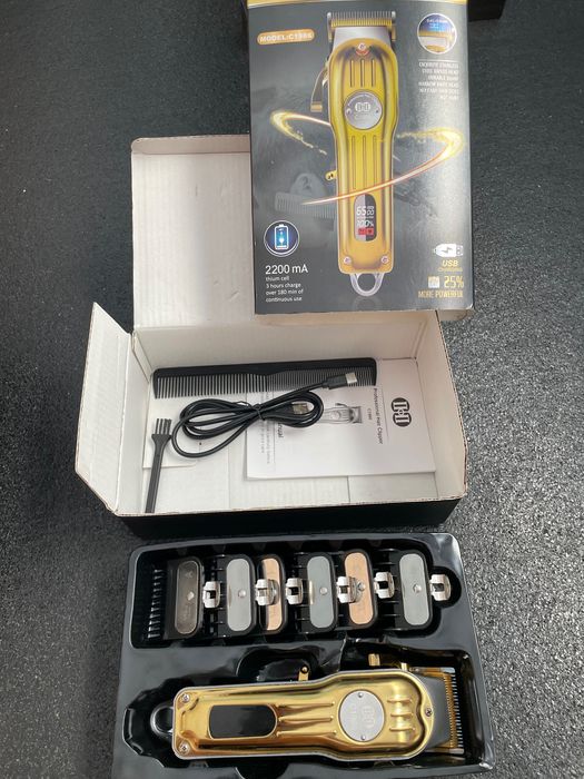 Професионална машинка за подстригване-комплект