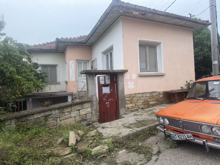 Къща на 2 етажа в с. Гостилица