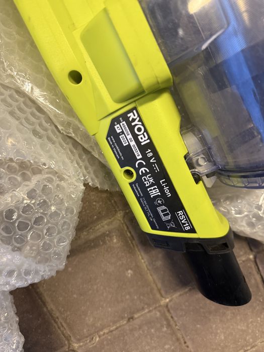 Ryobi-Aspirator vertical 18V ONE+™
RSV18