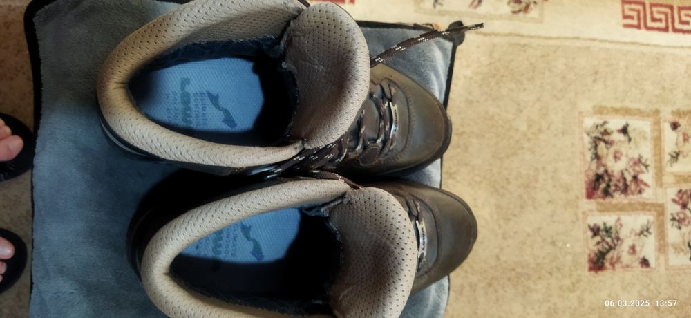 Продам горные батинки