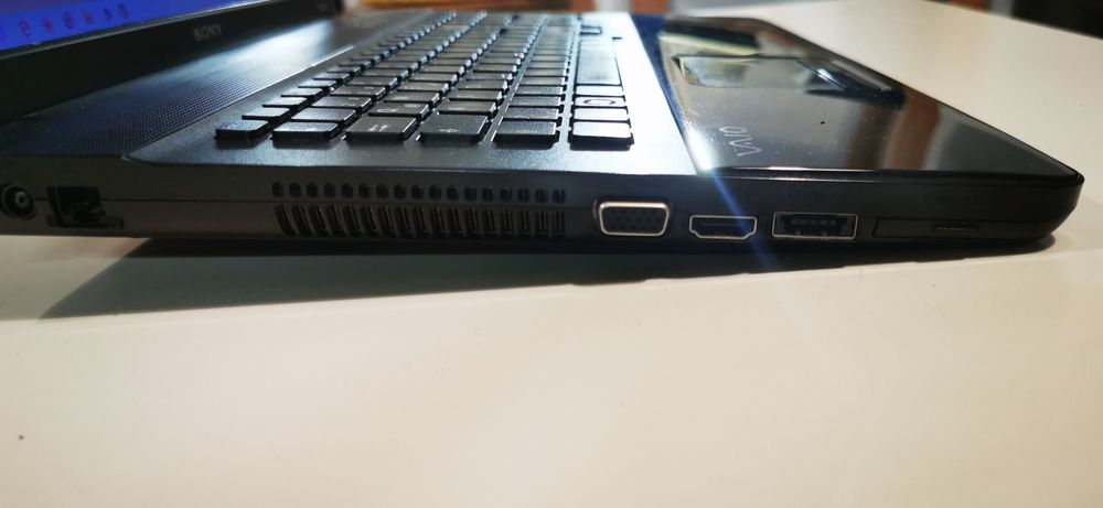 Sony Vaio Notebook 17 IntelCore i3 2,4GHz 6GB 320GB HDD