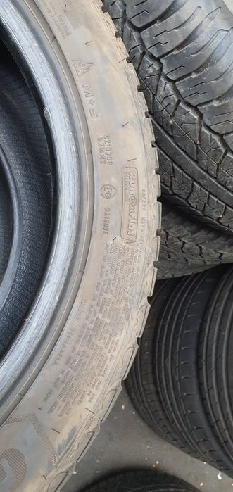 Гуми 4бр 245/45/18 - 1бр -- 125лв