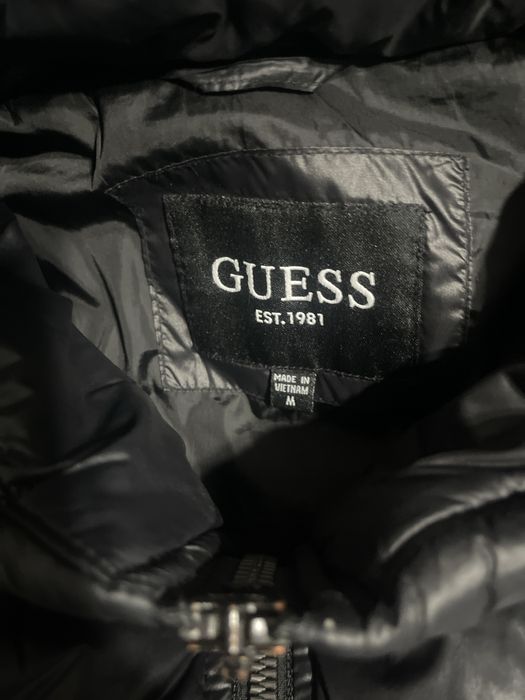 продаю пуховик Guess