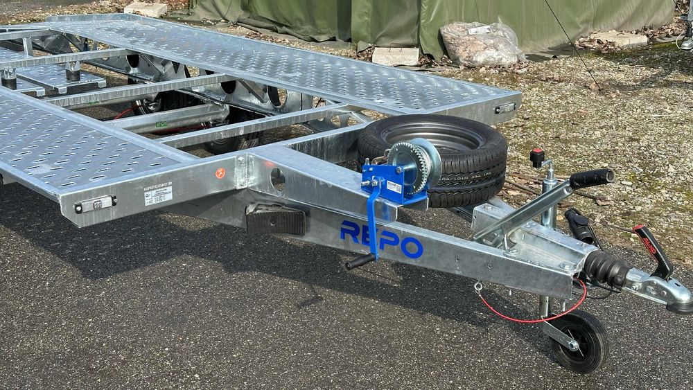 Platformă auto Repo 2700kg cu RAR și număr roșu