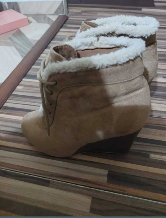 Ghete damă cu platformă