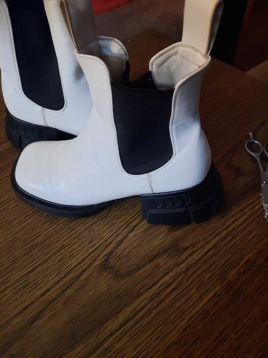 Ботинки белые.Размер37,белые.Новый.
