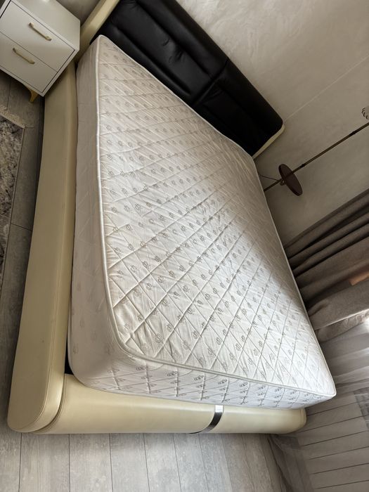 Кровать двуспальная