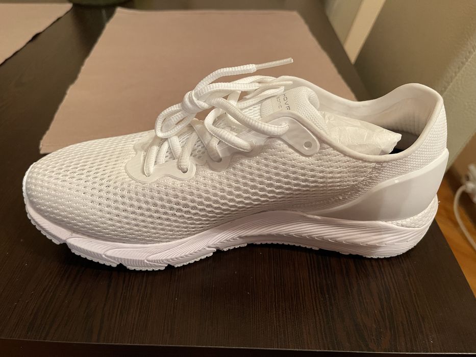 Under Armour  HOVR Sonic 4 CN