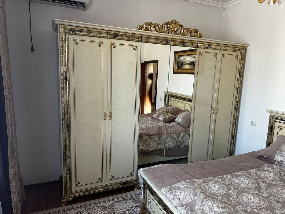 Продам спальный гарнитур