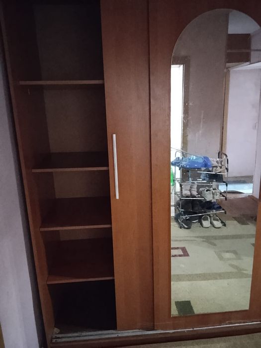 Шкаф-купе с зеркалом