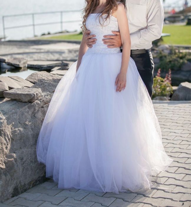 Vand rochie de mireasa S-M