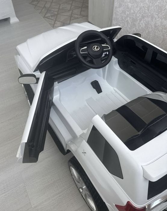 Продам игрушучную машину