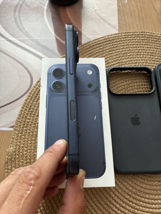 Iphone 17 pro deep blue