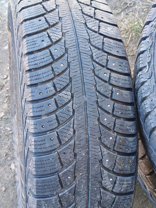 Зимняя резина 215/65R16