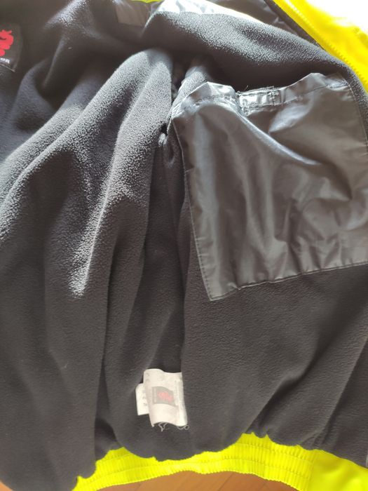 Продавам английско топло яке от промазан плат