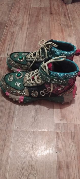 Продам кроссовки