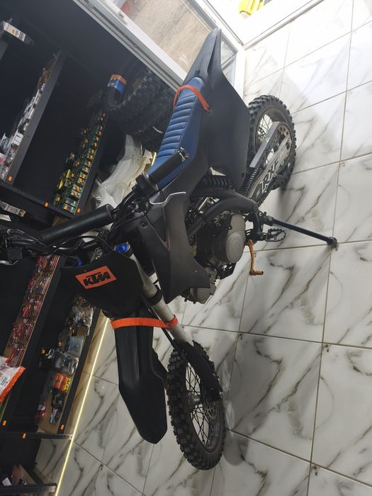 Vând motocicleta cross