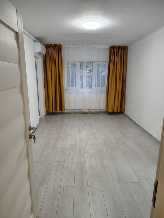 Apartament de 65 mp cu 2 camere și 2 balcoane, semidecomandat, etaj 3