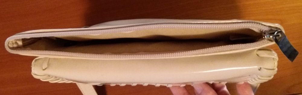 Geanta de umar lacuita bej