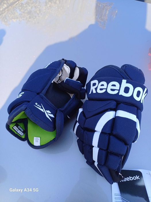 Коньки, хоккейная экипировка