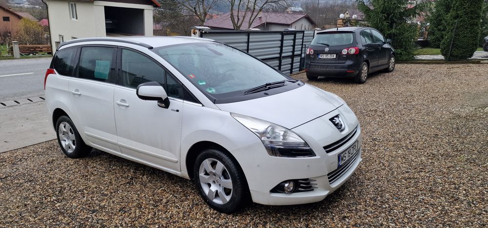 Peugeot 5008 ,an 2013,luna a12-a  motor 1,6 diesel,