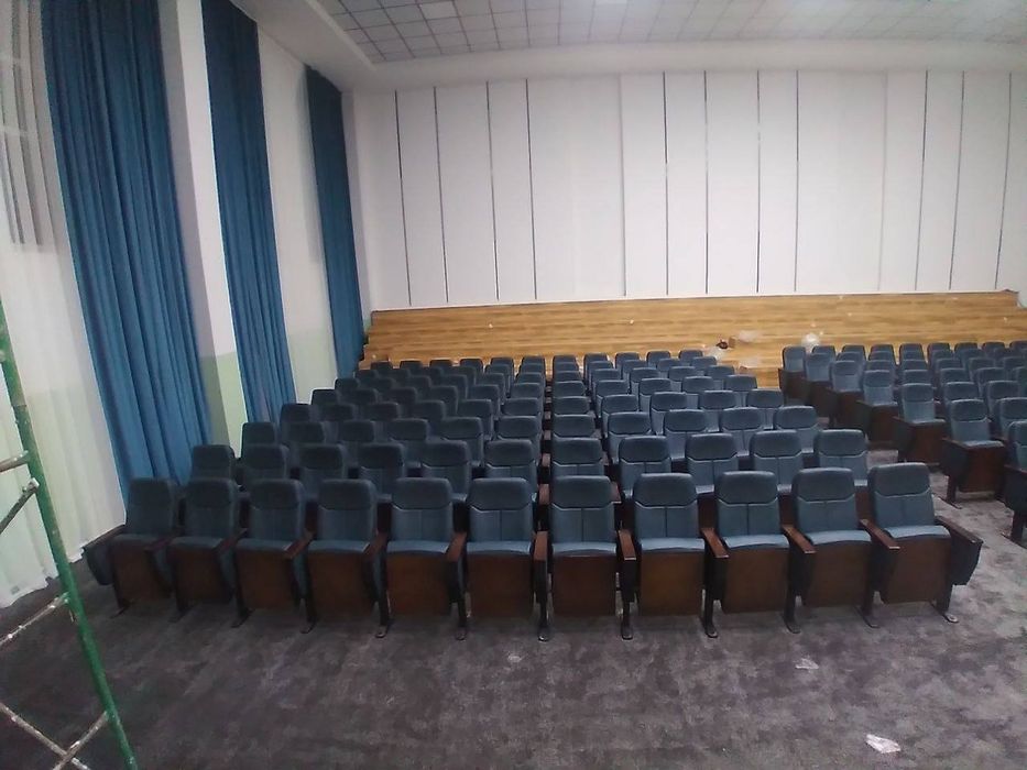 Кресло театральный для активного зала