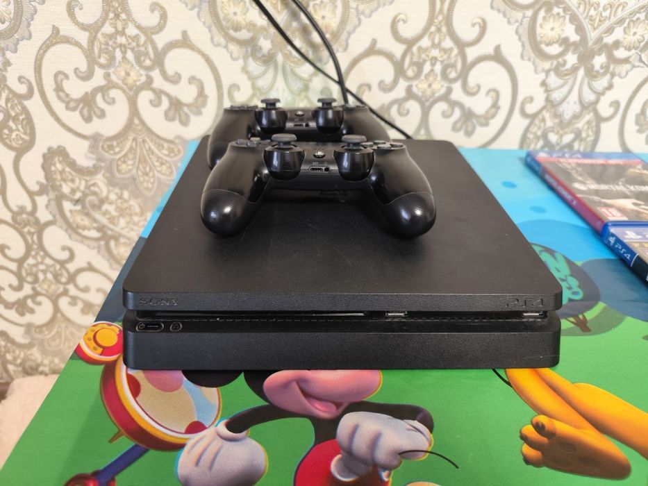 PlayStation 4 slim