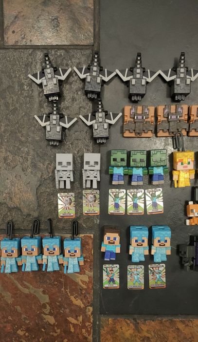 Vând Figurine Minecraft Kinder