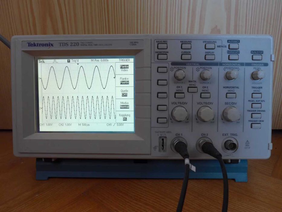 Osciloscop digital Tektronix TDS220, 100 MHz, 2 canale, impecabil