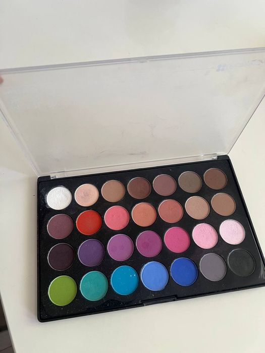 Палетка теней bh cosmetics